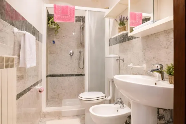 Bagno privato con doccia