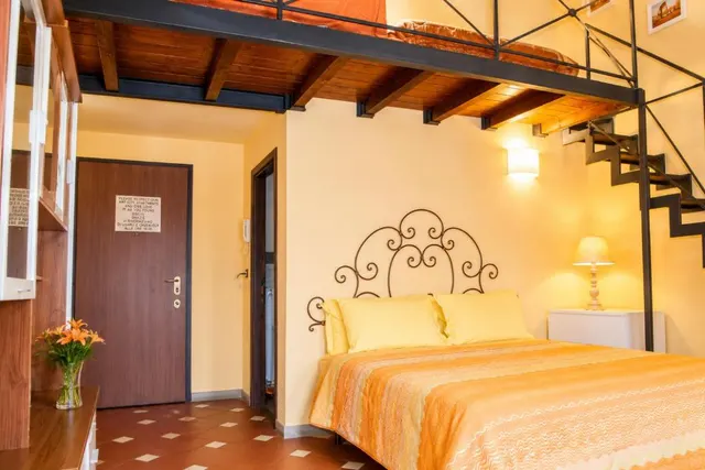 Camera con letto matrimoniale