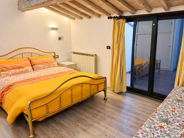 Camera con letto matrimoniale